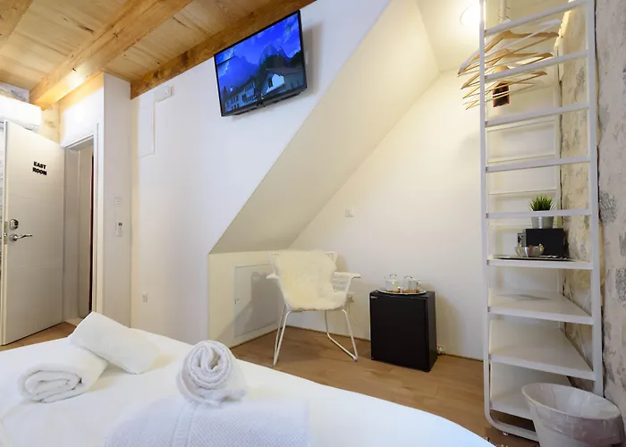 Apartments & Rooms Tiramola - Old Town